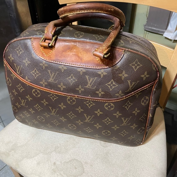 Vintage pre-owned 1997 Louis Vuitton
LV Monogram Deauville - Picture 1 of 16
